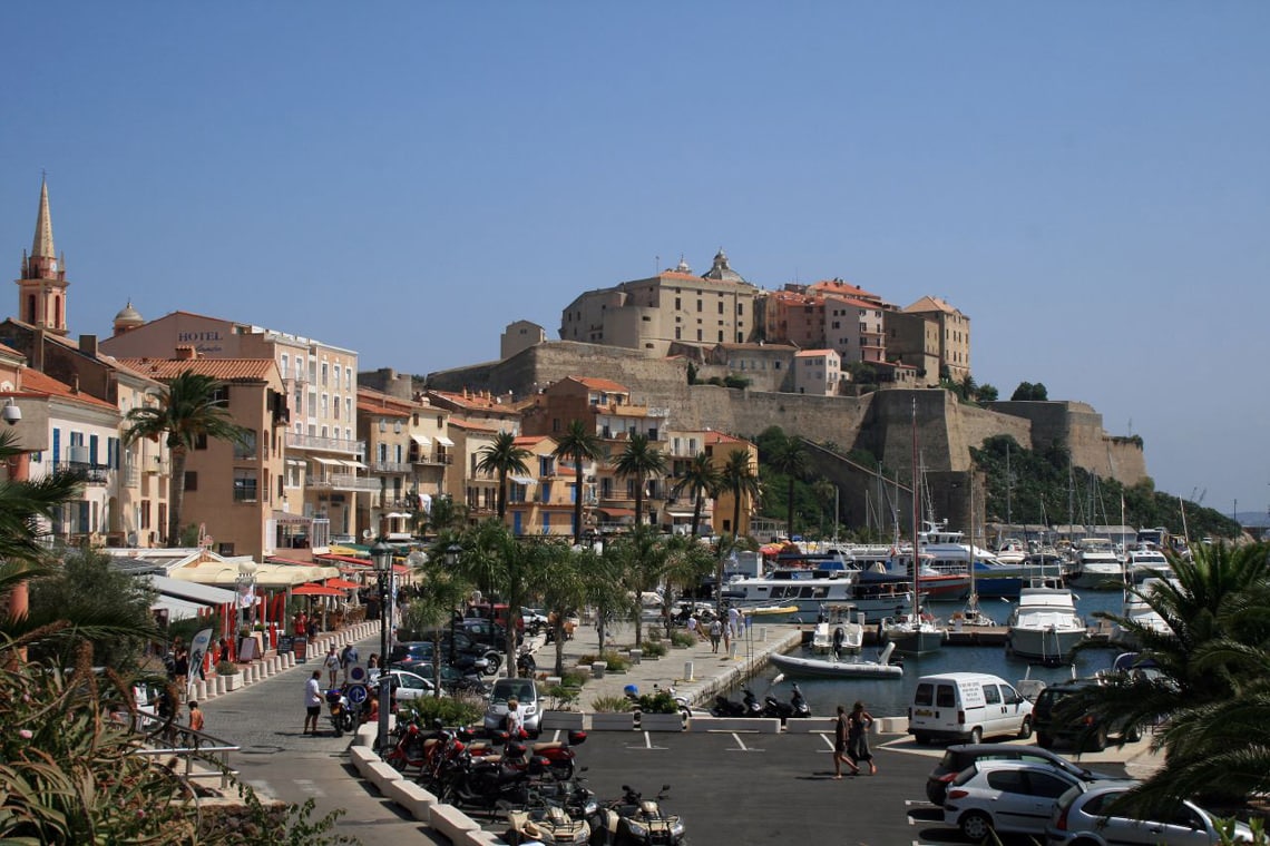 3-leuke-bezienswaardigheden-in-Calvi-Quai-Landry