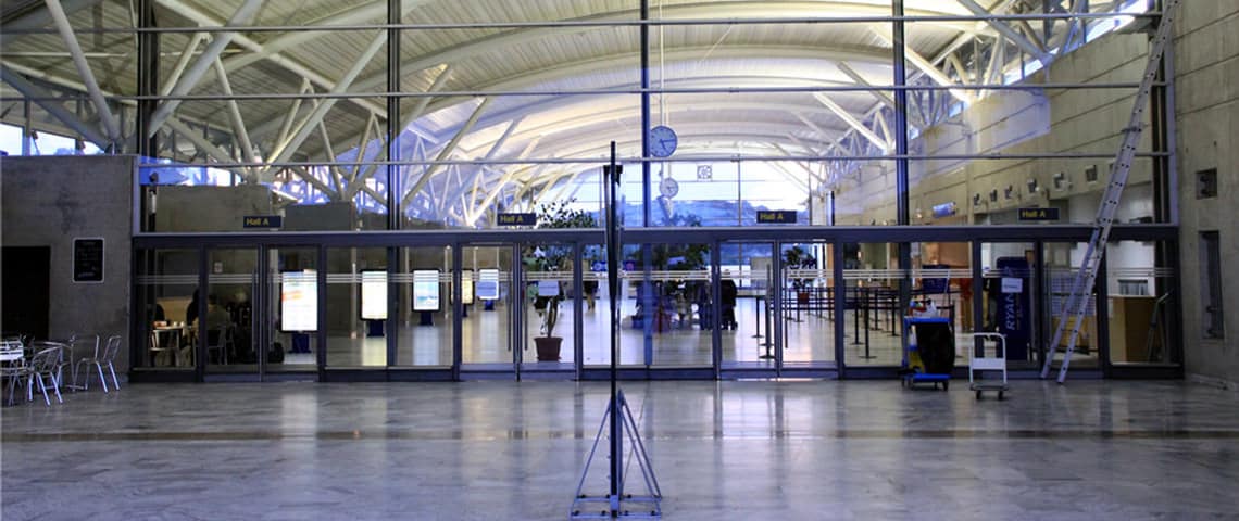 Aankomst-vertrekhal-Figari-Airport
