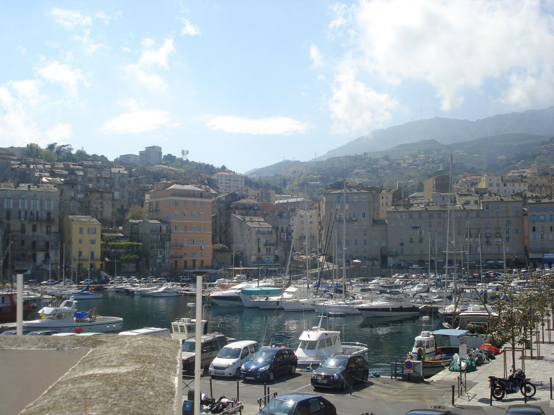 Alles-over-autoverhuur-in-Bastia-haven-autos