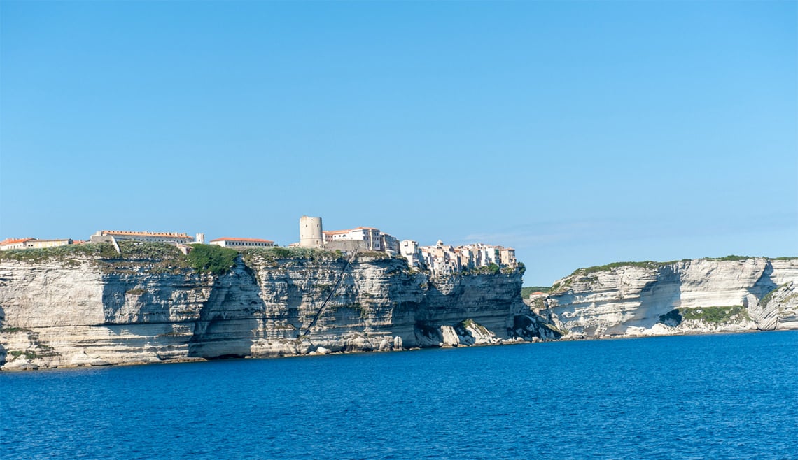 Bonifacio-vanaf-de-zee