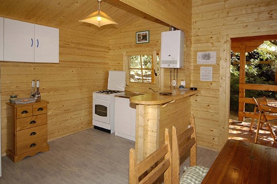 Camping-Les-Oliviers-Corsica-inrichting-bungalow