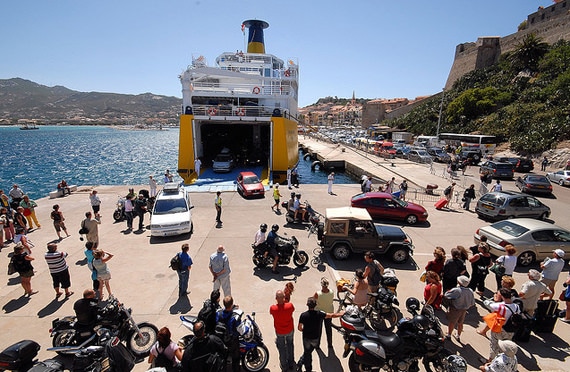 Corsica-Ferries-aankomst-in-Calvi