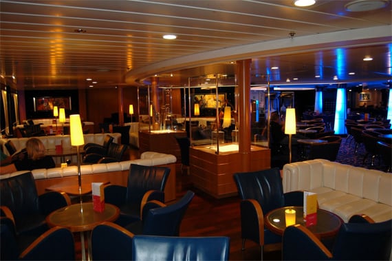 Corsica-Ferries-lounge-bar