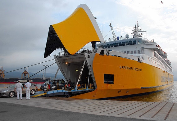 Corsica-Ferries-openklappen-voorkant-veerboot