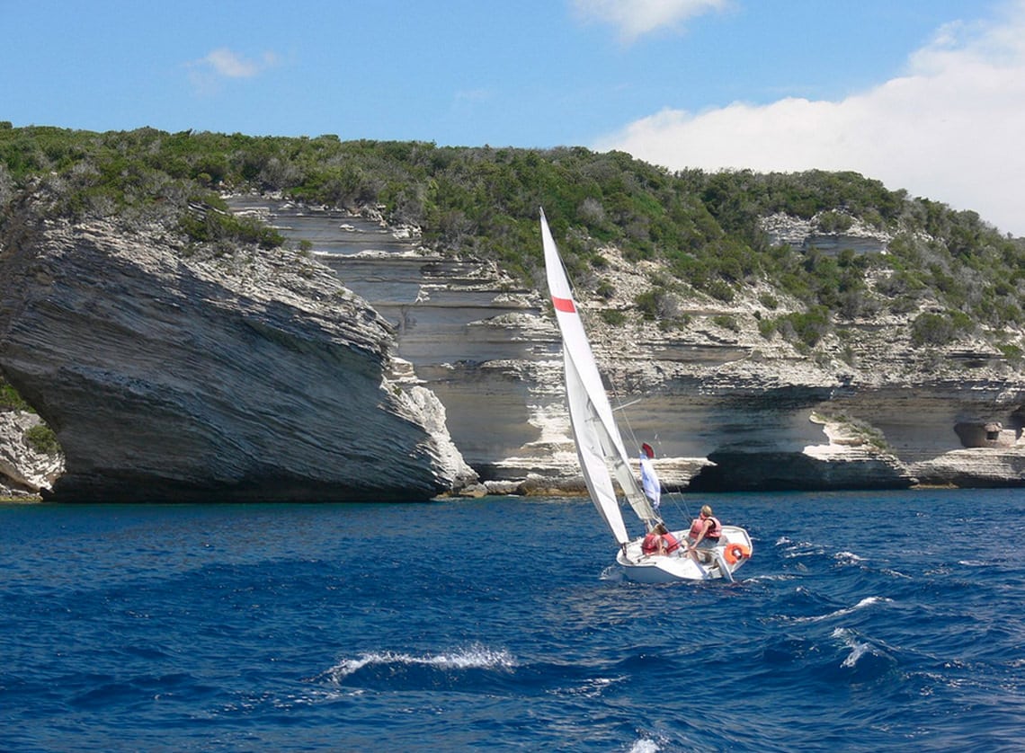 Corsica-zeilen-bij-Bonifacio