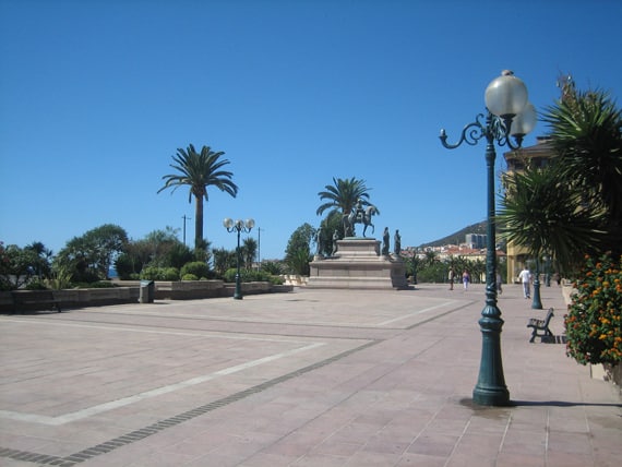 Cours-Napoleon-standbeeld-Napoleon-Ajaccio