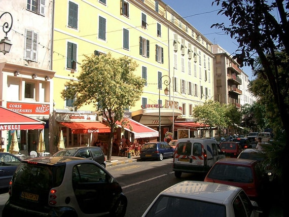 Cours-Napoleon-straat-Ajaccio-2