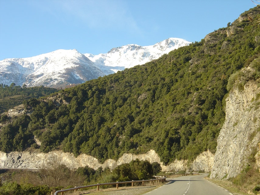 De-kloven-van-Tavignano-in-binnenland-Corsica-afstand