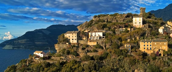 Een-rondreis-met-de-auto-dan-toont-Corsica-al-haar-gezichten