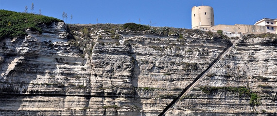 Escalier-du-Roi-d-Aragon-de-steile-trap-bij-Bonifacio