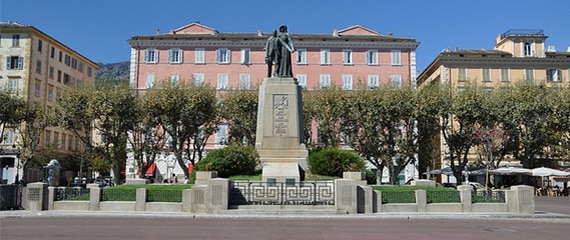 Het-St-Nicolas-Maison-Mattei-plein-in-Bastia