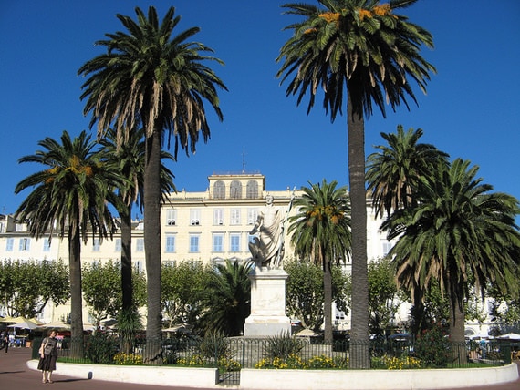 Het-St.-Nicolas-Maison-Mattei-plein-in-Bastia-Napoleon-beeld