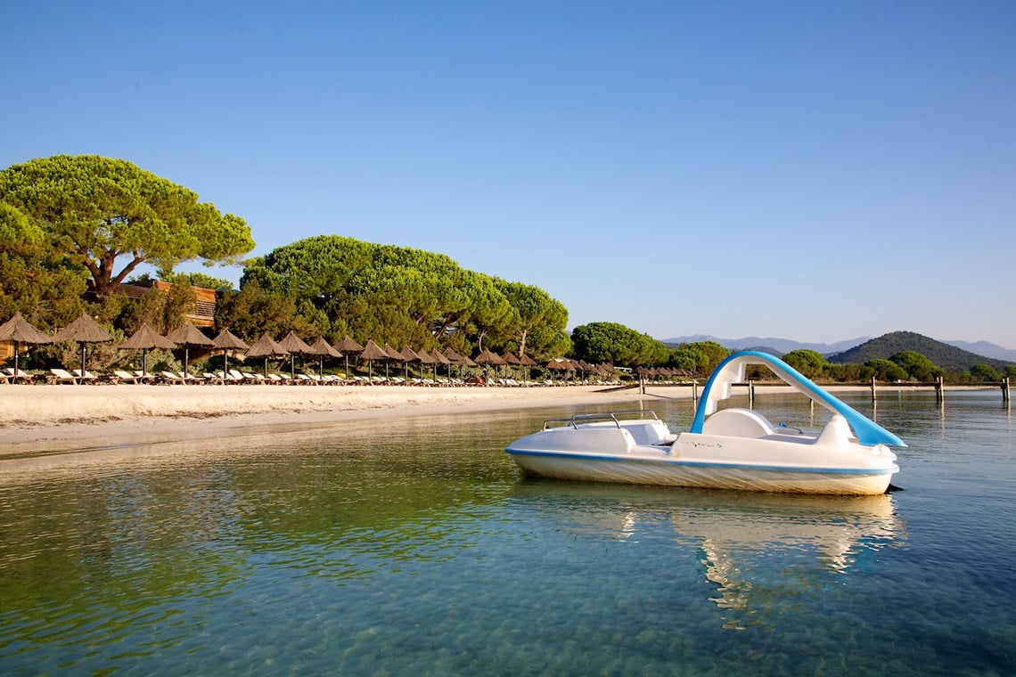 Het-strand-en-de-lagune-Santa-Giulia