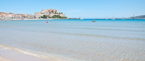 Het-strand-van-Calvi-een-heerlijk-wit-strand