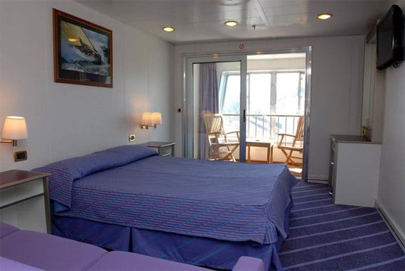 Hut-bedden-en-balkon-cabin-Corsica-Ferries