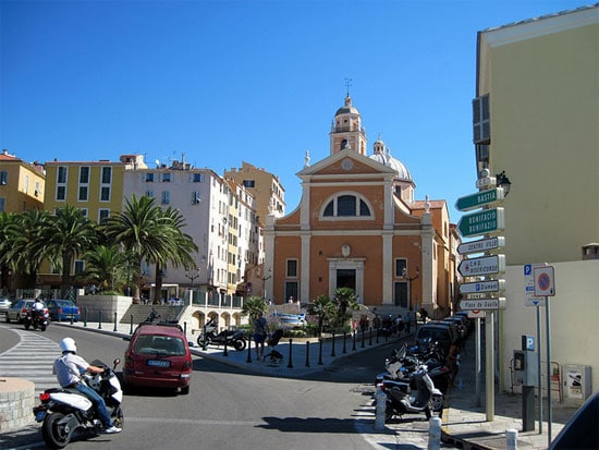 Kathedraal-in-Ajaccio-op-Corsica-in-Frankrijk