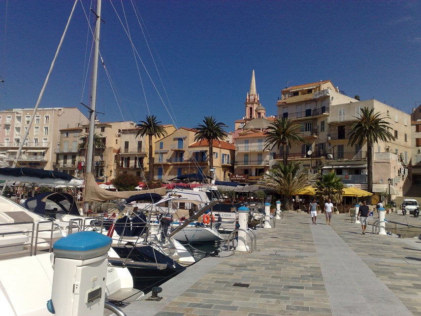 La-Marine-de-Calvi-boulevard