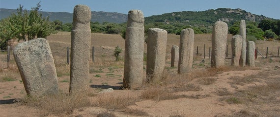 Megalieten-en-menhirs-van-Cauria