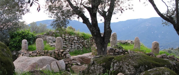 Menhirs-en-megalieten-op-Zuid-Corsica