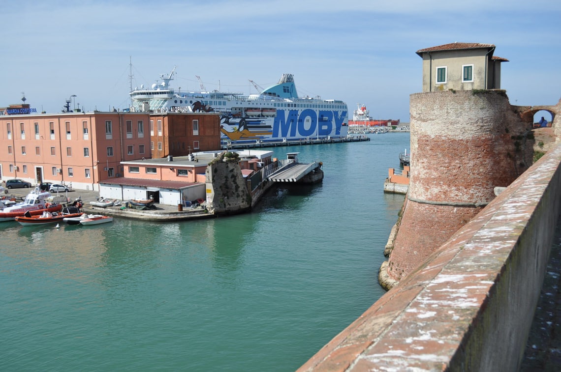 Moby-veerboot-in-Livorno-naar-Corsica