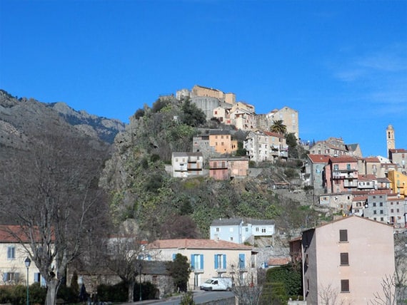 Overzicht-stad-Corte-met-citadel