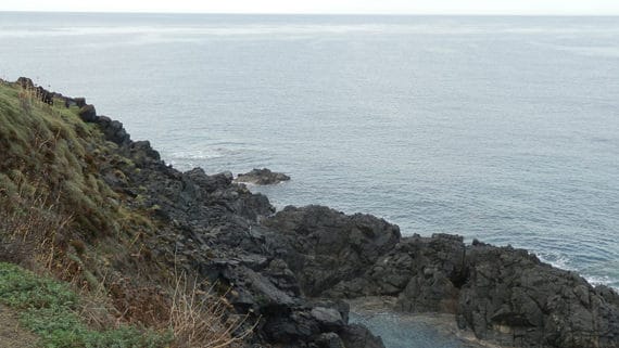 Pointe-de-la-Parata-zwarte-rotsen