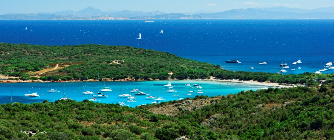 Rondinara-Strand-Zuid-Corsica-Bonifacio-met-boten