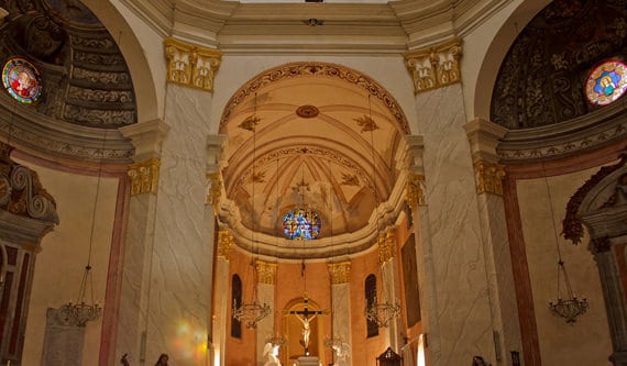 Sainte-Marie-Majeure-Calvi-binnenkant-kerk