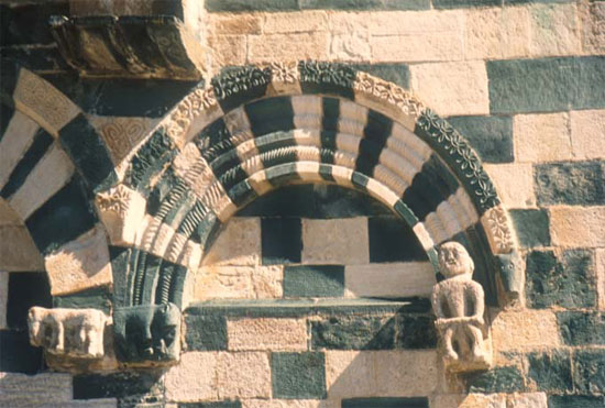 San-Michel-de-Murato-symbolen