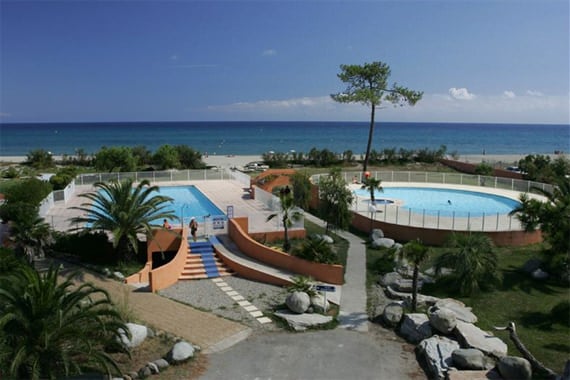 Vakantiepark-Residence-Cala-Bianca-Borgo-zwembad