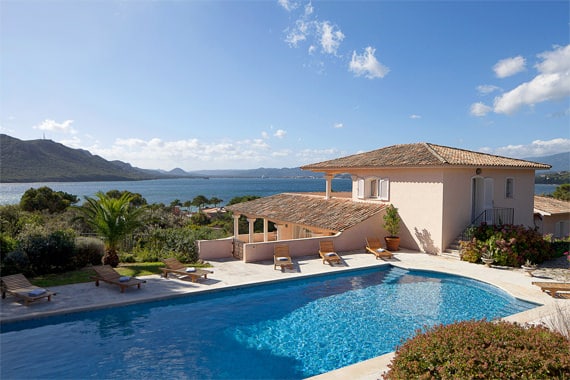 Villa-op-Corsica-met-zicht-op-zee