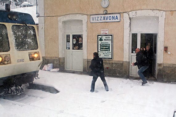 Vizzavona-centraal-station-in-de-sneeuw