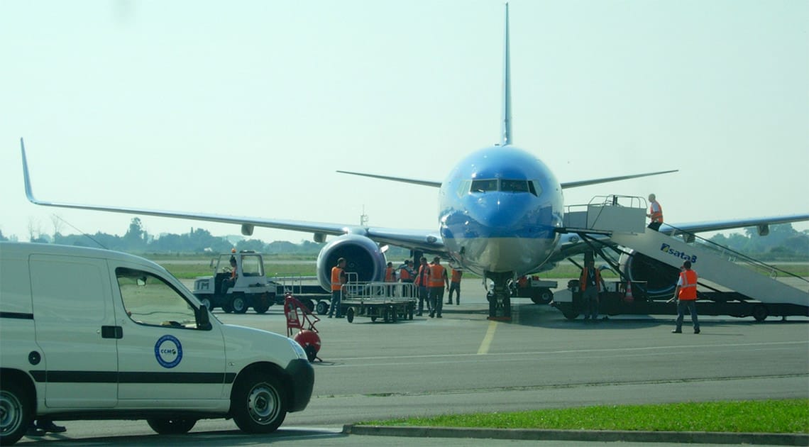 Vliegtuig-op-Bastia-Airport-klaar-voor-vertrek