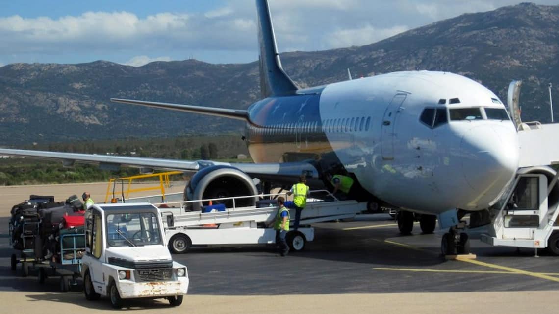 Vliegtuig-op-Calvi-Airport