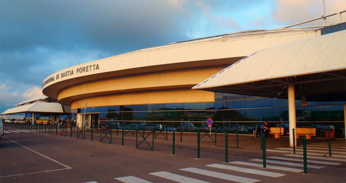 Vliegveld-Bastia-Corsica-overdag