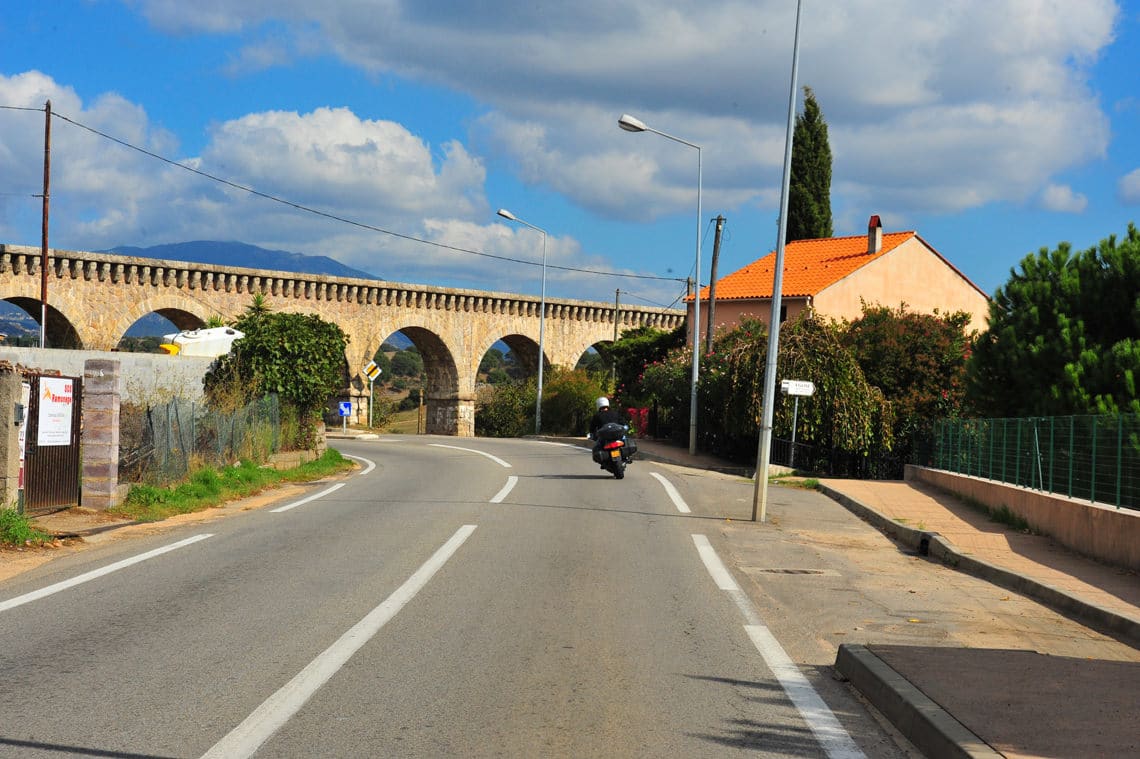 Weg-op-Corsica-bij-Ajaccio