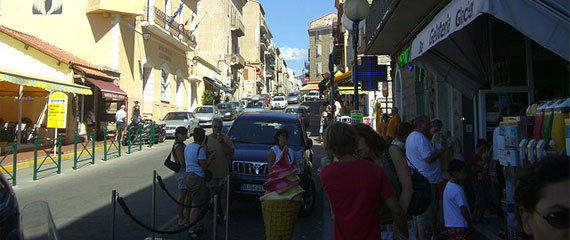 Winkelstraat-in-Propriano